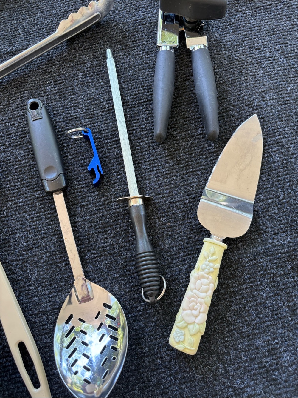 Mixed Kitchen Utensil Set - Picture 3 of 5